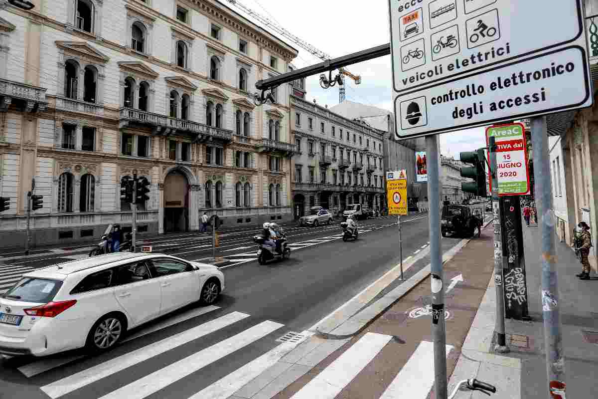 Sei di passaggio? Scatta la multa: una clamorosa decisione che cambia tutto