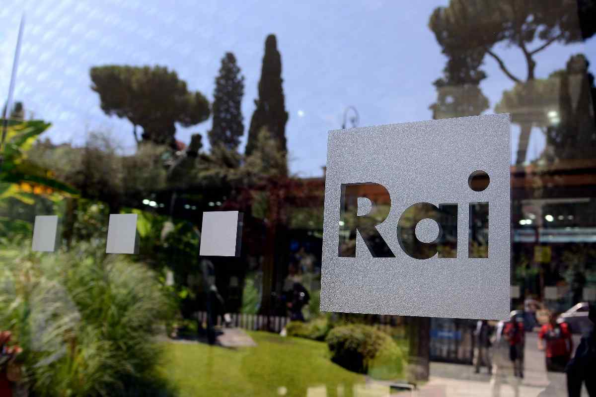 Aggressivo e minaccioso, famoso giornalista cacciato dalla Rai: la decisione