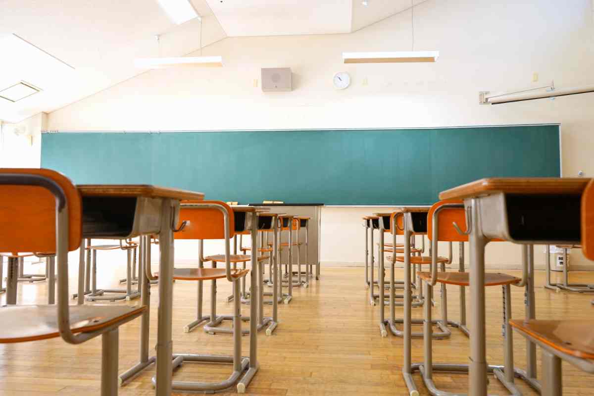 Casi in aumento e ospedali pieni, il Governo chiude le scuole: “Situazione insostenibile”