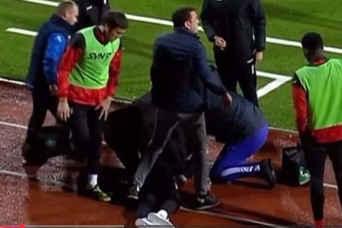 Tragedia in campo: allenatore di Serie A muore in panchina durante la partita