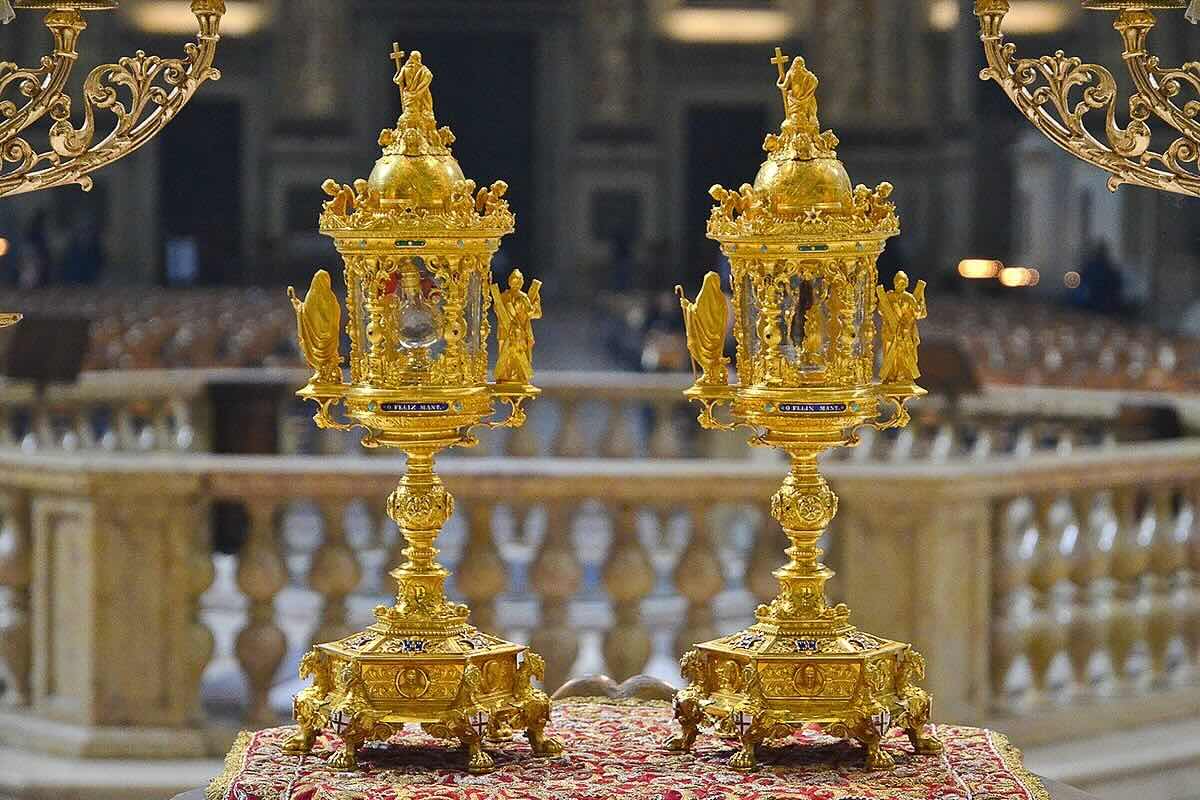 Le reliquie con il sangue di Cristo arriva a Roma: un evento unico, ecco i giorni. Le reliquie con il sangue di Cristo arriva a Roma: un evento unico, ecco i giorni.