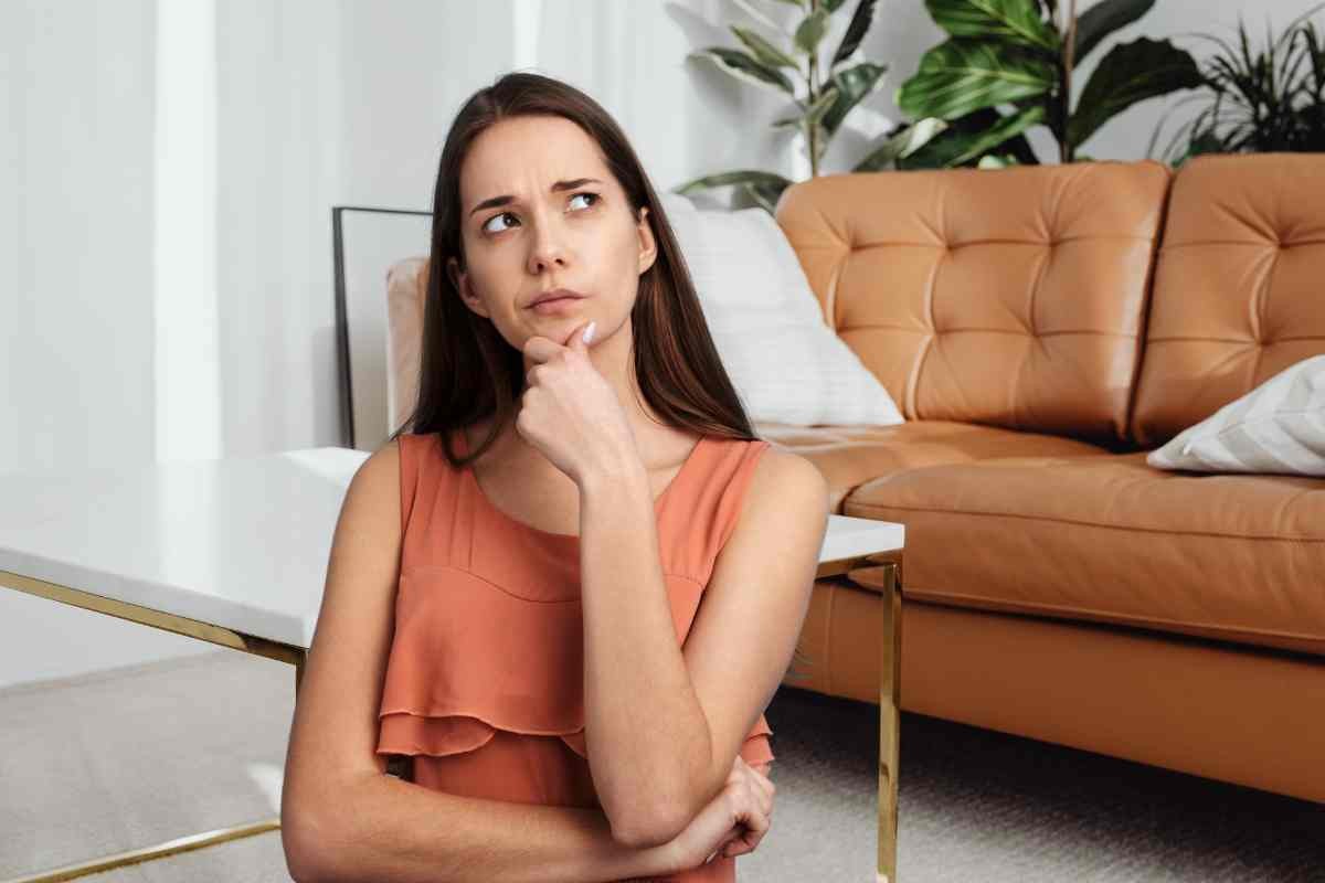 Salotto piccolo e disordinato? Ecco i mobili che devi assolutamente evitare