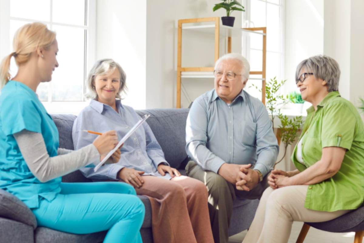 arriva il badante di condominio nuova figura di assistenza sociale per gli anziani