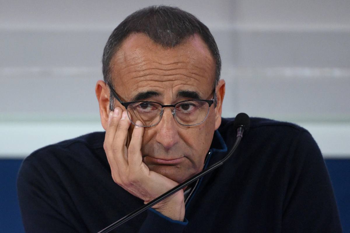 Festival di Sanremo, Carlo Conti in crisi: gli stanno dicendo tutti di no
