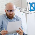 uomo legge un foglio e simbolo ISEE