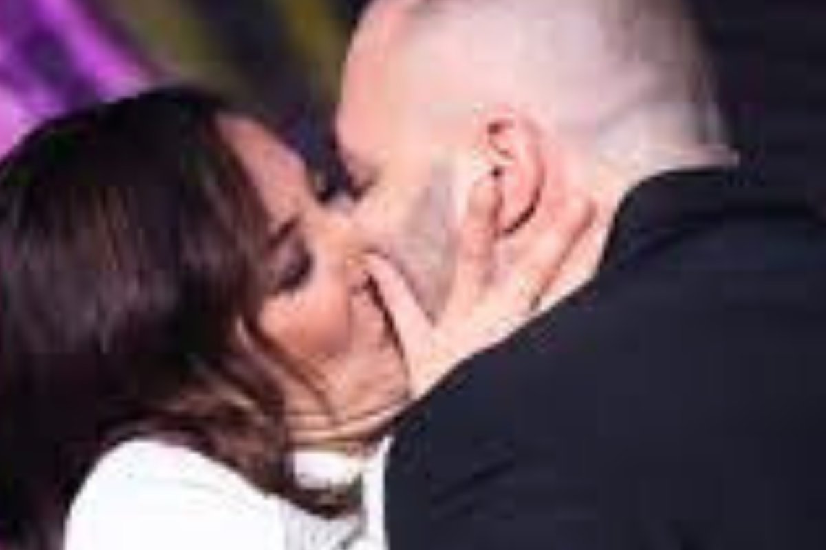 bacio tra pamela e giovanni