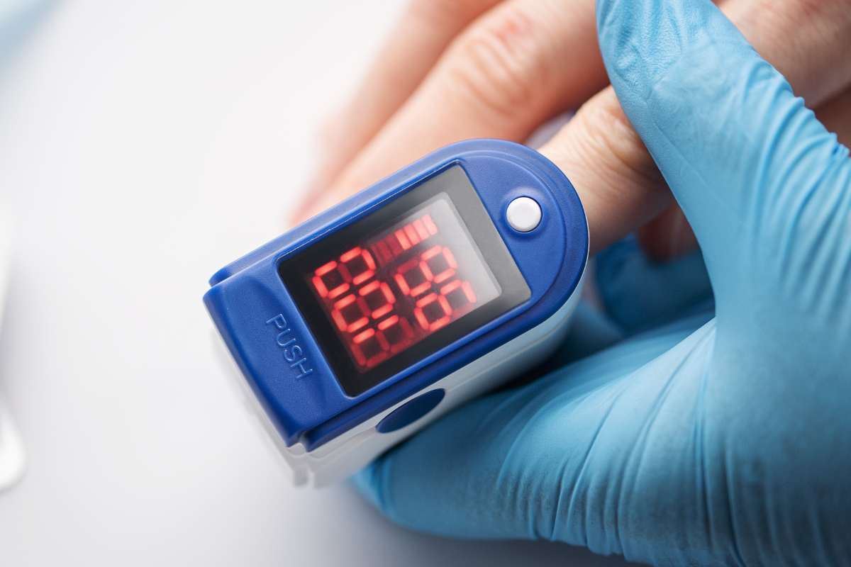 quanti battiti al minuto dovrebbe avere una persona sana come misurarli senza strumenti medici e quando preoccuparsi