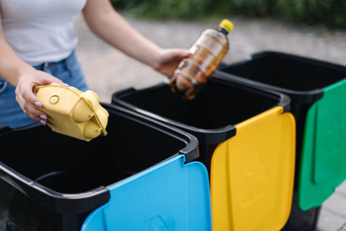 Raccolta differenziata, questi errori sono da considerare gravi: tutti si confondono Raccolta differenziata, questi errori sono da considerare gravi: tutti si confondono