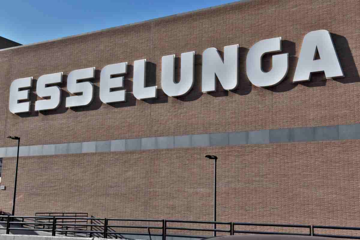 esselunga in sciopero protesta dei dipendenti violentata in bagno denuncia shock da Cityrumors.it esselunga in sciopero protesta dei dipendenti violentata in bagno denuncia shock