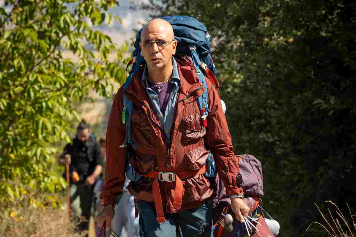Checco Zalone in una scena di Buen Camino