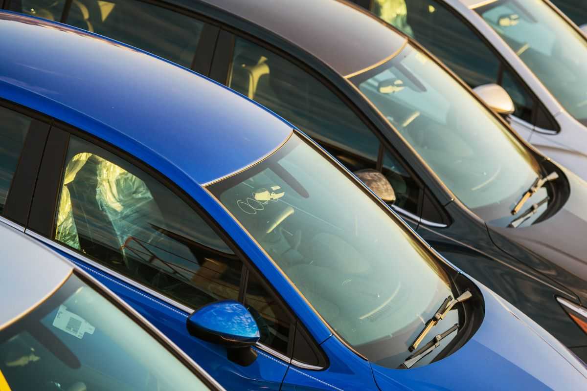 auto usate esposte in concessionaria