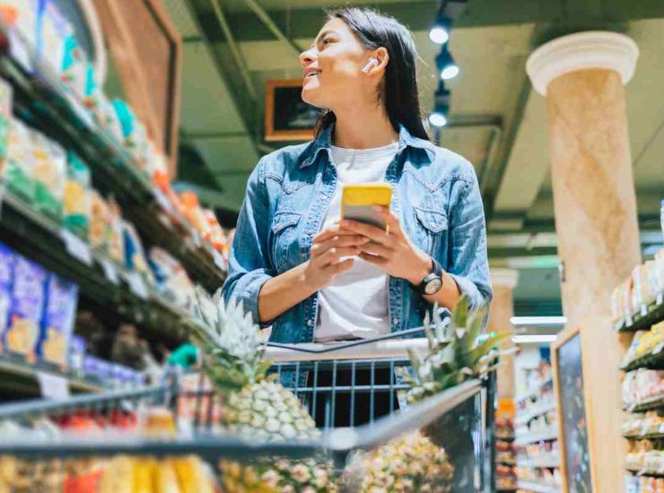 Una donna al supermercato