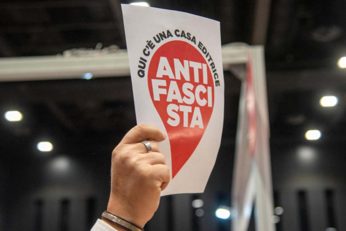 L’assistente di Ilaria Salis dietro la protesta a “Più libri più liberi” a Roma