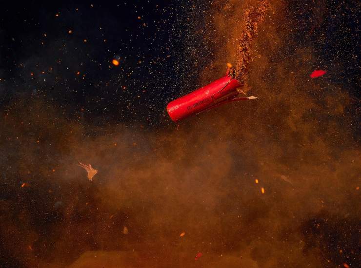 Un petardo mentre esplodr