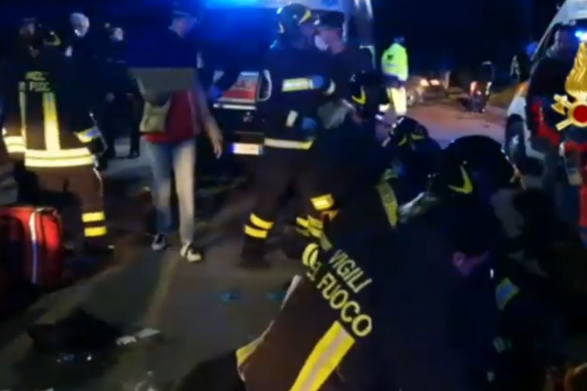 Strage di Corinaldo, terrore in discoteca e 6 vittime: una madre morta per proteggere la figlia Strage di Corinaldo, terrore in discoteca e 6 vittime: una madre morta per proteggere la figlia