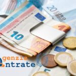 banconote euro con logo agenzia delle entrate