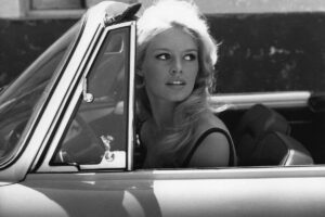 brigitte bardot in auto