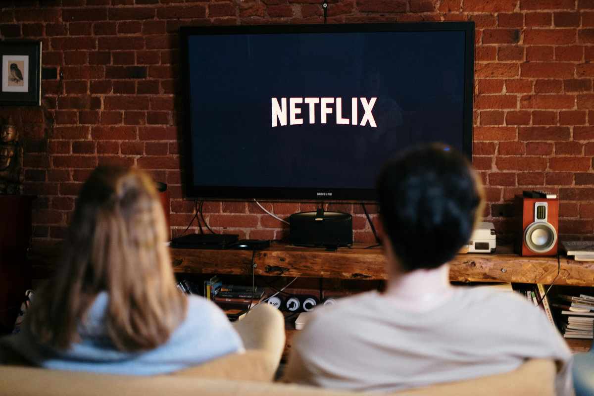Netflix acquista Warner Bros cifre