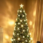 Un albero di Natale all'interno di una casa