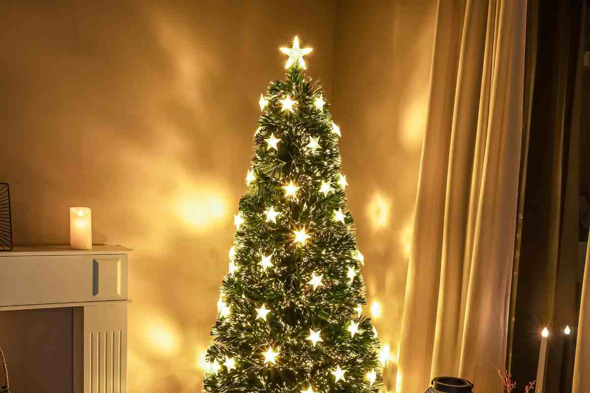 Si infortuna facendo l’albero di Natale: il difensore salta il big match di Champions Si infortuna facendo l’albero di Natale: il difensore salta il big match di Champions