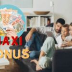 famiglia seduta sul divano, scritta ed euro