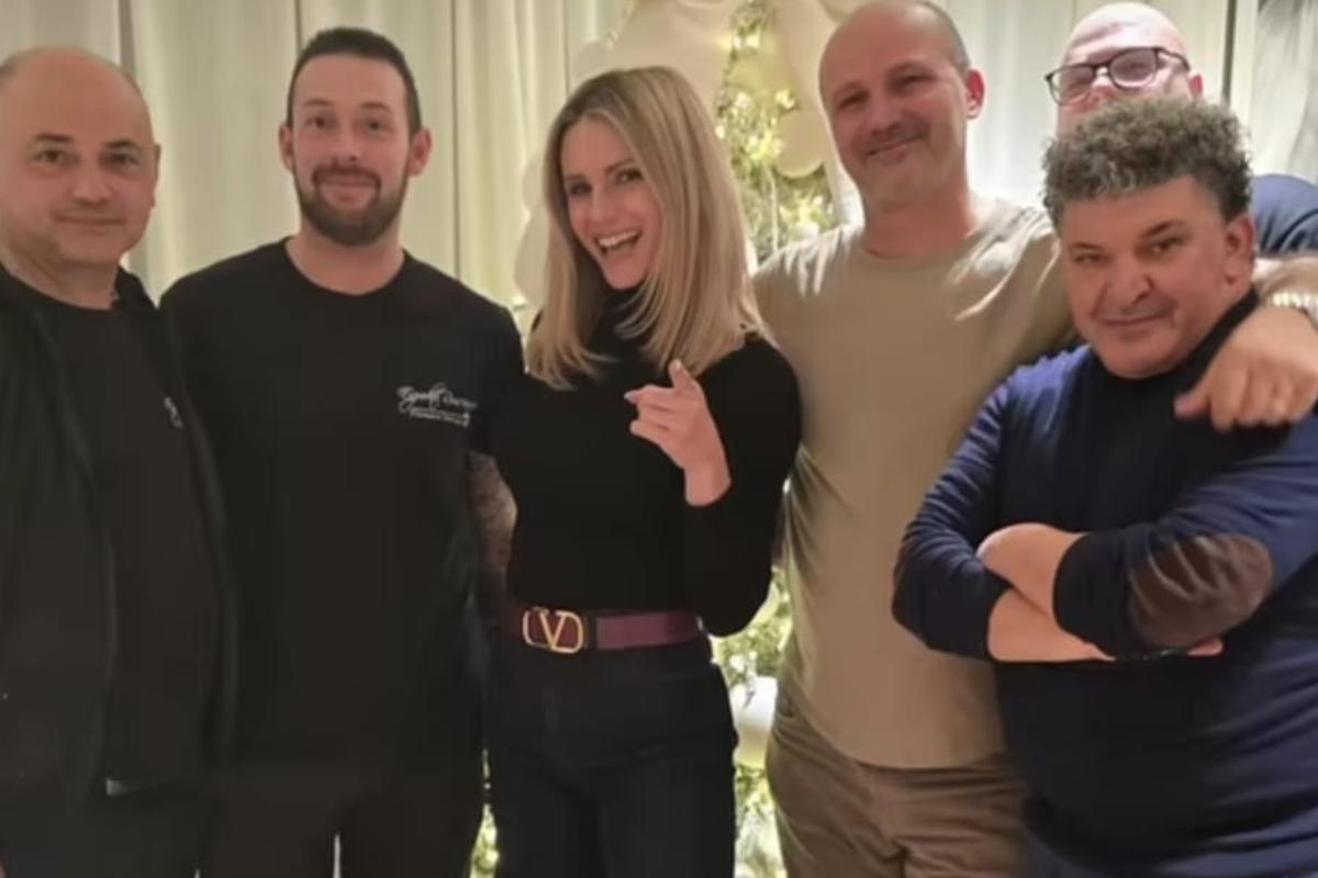 Michelle Hunziker batte tutti sul tempo: a casa sua è già Natale con un albero total white spettacolare