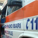 Un'ambulanza davanti al Policlinico di Bari