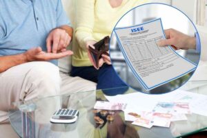 persone che contano i soldi e documento Isee in cornice