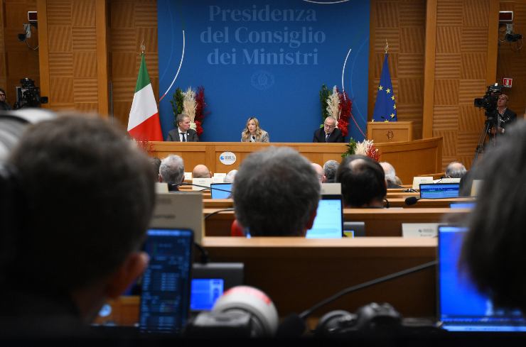 Giorgia Meloni in conferenza