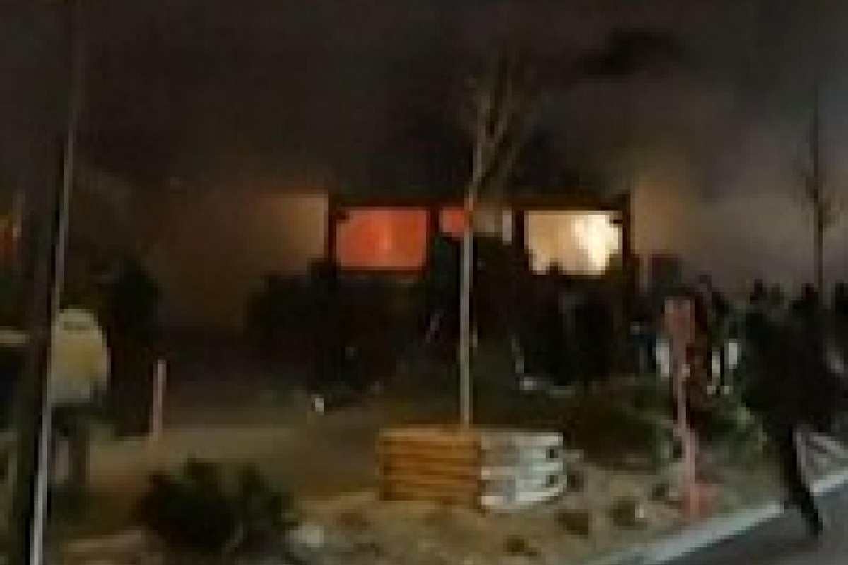 Dramma di Capodanno, esplosione in una stazione sciistica: “Grave disastro” Dramma di Capodanno, esplosione in una stazione sciistica: “Grave disastro”