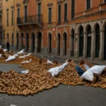 Crollo di un cornicione a Roma: la protesta dei commercianti isolati nel quartiere Prati