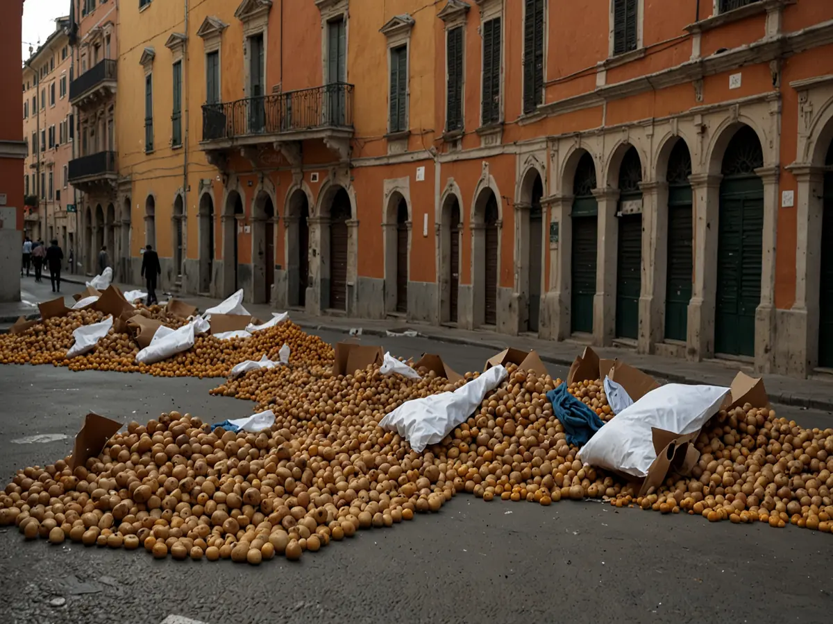 Crollo di un cornicione a Roma: la protesta dei commercianti isolati nel quartiere Prati